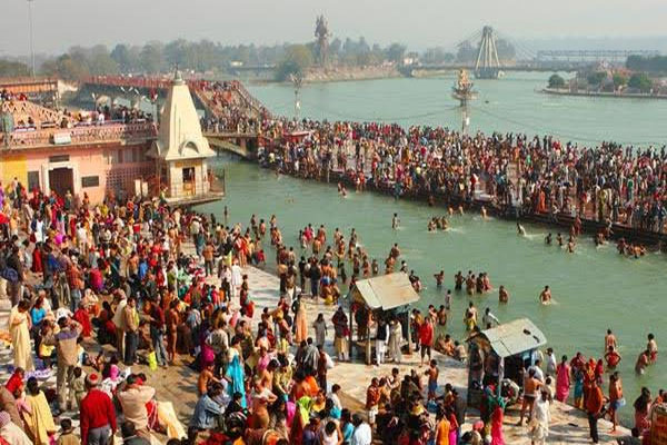 गंगासागर में मकर संक्रांति पर लाखों श्रद्धालुओं ने लगाई आस्था की डुबकी