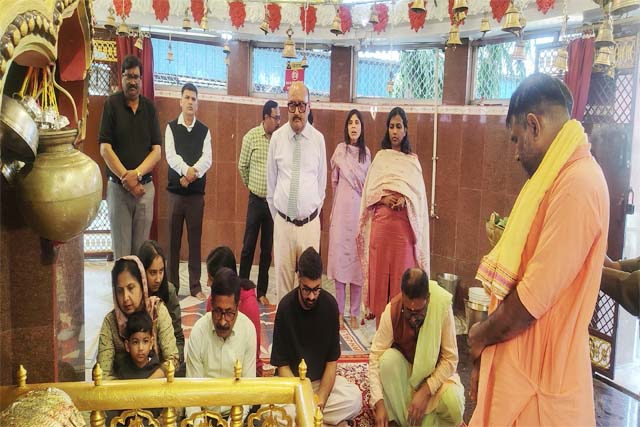 झारखंड उच्च न्यायालय के न्यायमूर्ति ने बाबा आमरेश्वर धाम में की पूजा अर्चना