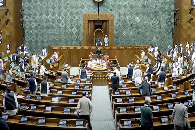 लोकसभा में हंगामे के चलते कार्यवाही स्थगित, राज्यसभा में भी उठा दलित उत्पीड़न का मुद्दा