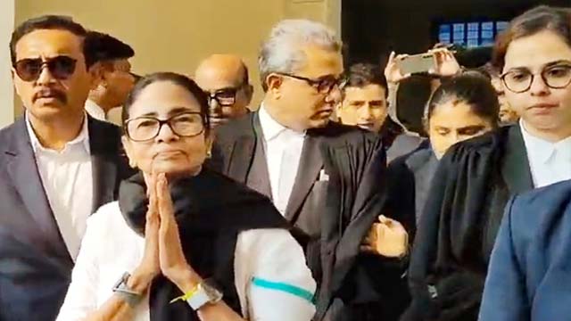 ममता बनर्जी सुप्रीम कोर्ट में हुईं पेश,कहा- बंगाल में ही क्यों, असम में क्यों नहीं हुआ SIR
