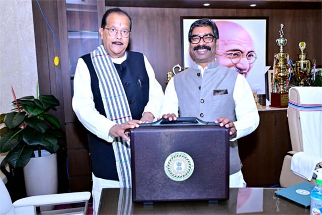 झारखंड विधनासभा बजट सत्र : वित्त मंत्री ने 1,58,560 करोड़ का बजट किया पेश