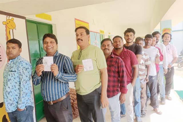 झारखंड निकाय चुनाव: 48 नगर निकायों में 61.83% मतदान, कहीं उत्साह तो कहीं हंगामा