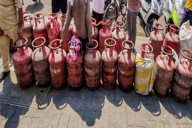 मुंबई और चेन्नई में गैस की भारी किल्लत के चलते हजारों होटल बंद होने की कगार पर