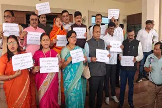 झारखंड विधानसभा में कानून-व्यवस्था को लेकर हंगामा, विधायक मार्शल आउट