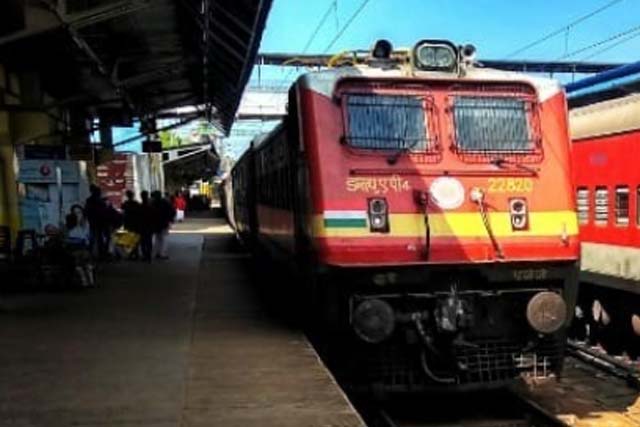 तकनीकी कारणों से एक ट्रेन रद्द और कुछ के मार्ग में बदलाव