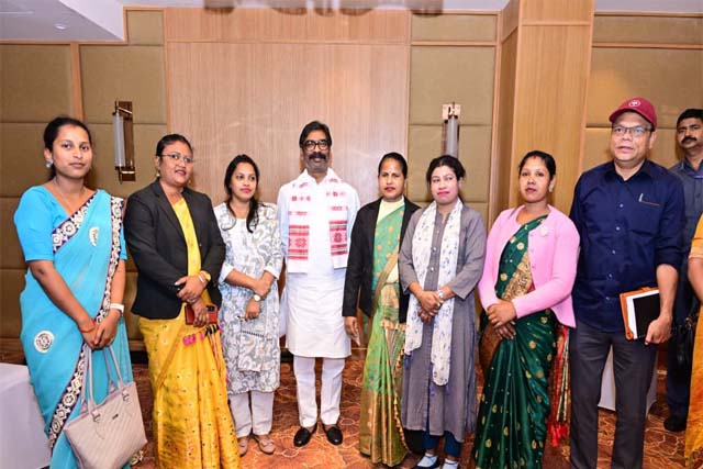 हेमंत सोरेन ने असम में झामुमो कार्यकर्ताओं के साथ बनाई रणनीति, कार्यकर्ताओं को दिया जीत का मंत्र