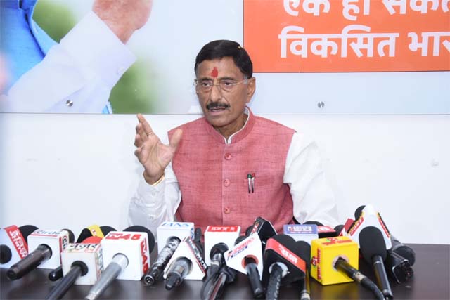 देश में गैस-पेट्रोल की कोई कमी नहीं, पैनिक की वजह से बढ़ी सिलेंडर बुकिंग : संजय सेठ