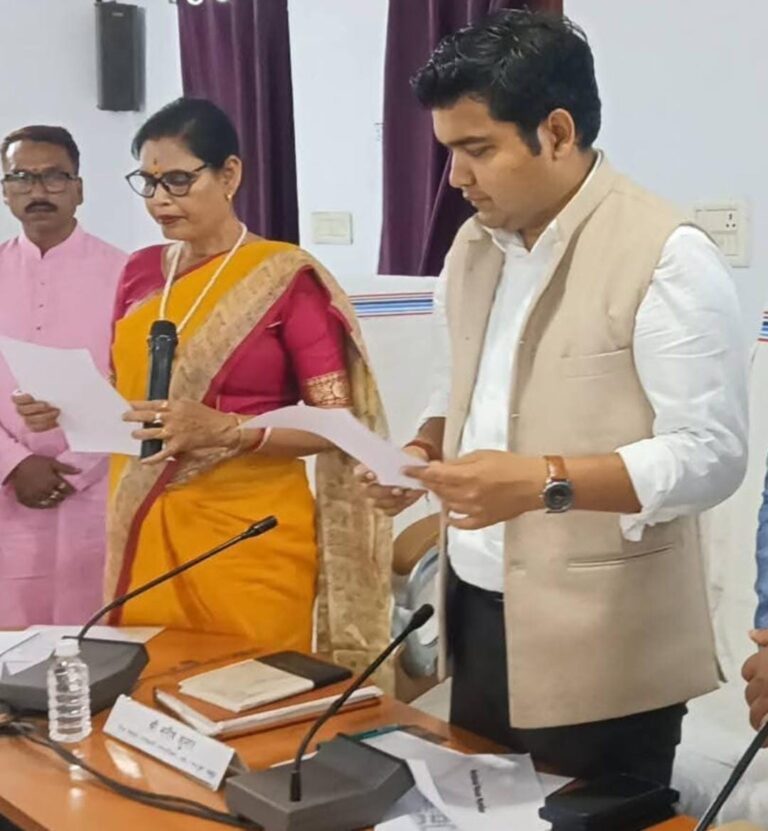 शबरी पाल ने ली पद व गोपनीयता की शपथ, किया पदभार ग्रहण