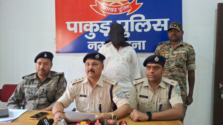 पाकुड़ शहर में दंगा फसाद के आरोप में आजसू नेता आलोक जय पॉल गिरफ्तार