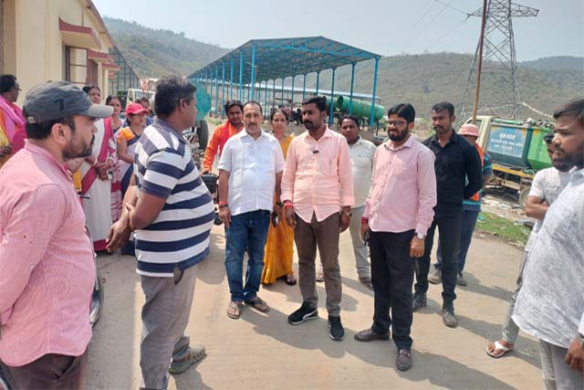 आकांक्षा कंपनी मचा रखी है लूट,नियम कायदा ताक पर रखकर कर रही है कार्य : नगर अध्यक्ष