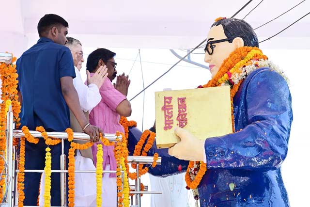 राज्यपाल, मुख्यमंत्री और नेता प्रतिपक्ष ने डॉ भीमराव अंबेडकर की जयंती पर दी श्रद्धांजलि