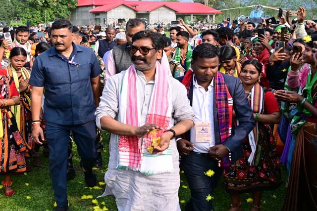 चाय बागान श्रमिकों को केवल वोट बैंक के रूप में इस्तेमाल किया गया : हेमंत