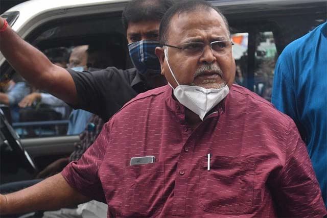पूर्व शिक्षा मंत्री पार्थ चट्टोपाध्याय के घर फिर ईडी का छापा, भर्ती घोटाले की जांच तेज