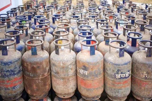 कमर्शियल एलपीजी सिलेंडर की कीमत में 195.50 रुपये की बढ़ोतरी, नई दरें लागू