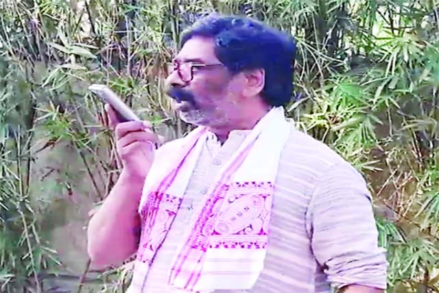 असम में हेमंत सोरेन को दो जगह सभा करने की नहीं मिली अनुमति, फोन से किया संबोधित