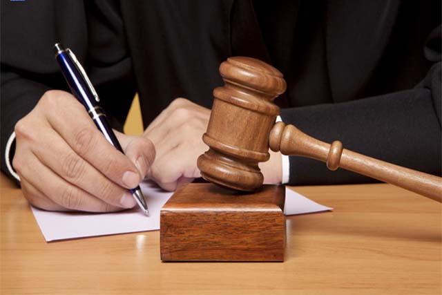 जजों के खिलाफ कार्रवाई इतनी मुश्किल क्यों?