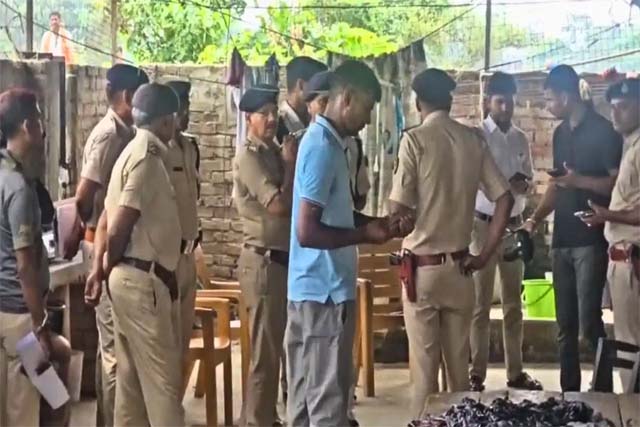 बिहार में एक व्यक्ति ने की अपनी पत्नी और तीन बच्चों की हत्या