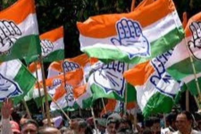 तमिलनाडु में टीवीके को सरकार बनाने का न्योता न मिलने पर कांग्रेस का विरोध प्रदर्शन