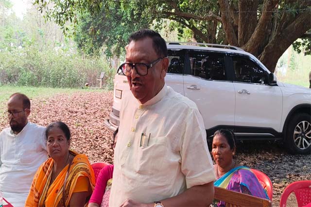 काठीकुंड डाक बंगला में झामुमो की रणनीति बैठक, SIR और जनगणना को लेकर सांसद-विधायक ने भरा जोश
