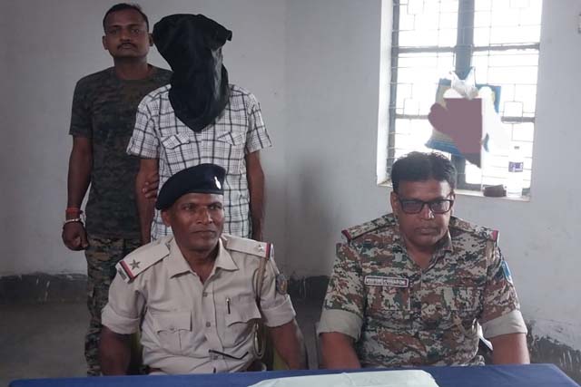 रेलवे कॉलोनी में चोरी की कोशिश करने वाला शातिर गिरफ्तार