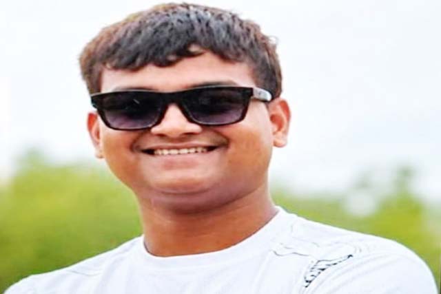 पूर्वी सिंहभूम : सड़क हादसे में युवक की मौत, सड़क जाम