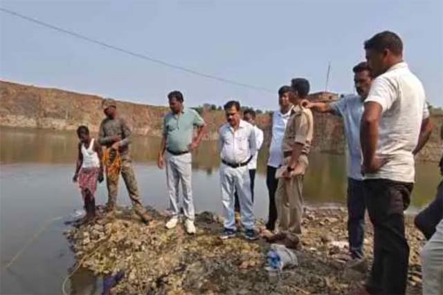 पाकुड़: बंद पड़े खदान में नहाने गया युवक लापता, डूबने की आशंका