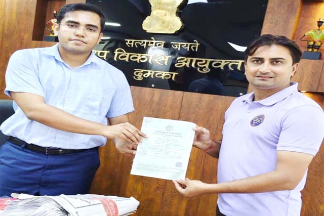 ऐतिहासिक फैसला : दुमका जिला क्रिकेट संघ को मिला ए टीम क्रिकेट ग्राउंड का जिम्मा, जल्द खुलेगी अकादमी