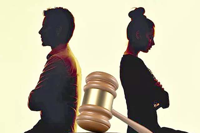 पत्नी ने कहा- मैं घूंघट में रहूंगी तो पति को शेरवानी में रहना पड़ेगा, पत्नी की इस शर्त से तलाक तक पहुंच गया मामला