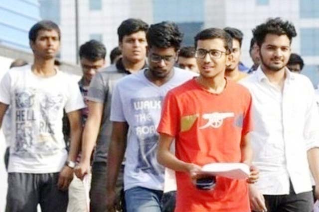 जेईई एडवांस्ड-2026 की परीक्षा में 56,880 अभ्यर्थी सफल, कट-ऑफ में 18 अंक की बढ़ोतरी, टॉप थ्री पर दिल्ली जोन के शुभम, कबीर और जतिन