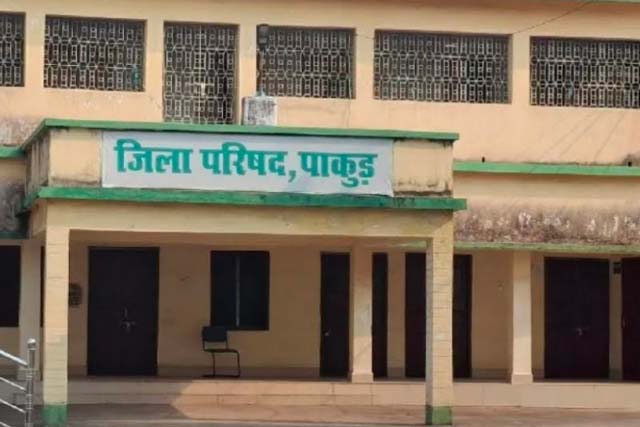 प्रशासनिक फेरबदल: जिले में 61 जनसेवकों का तबादला