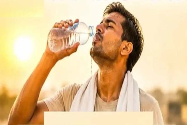 गर्मी के दिनों में दिनभर पर्याप्त मात्रा में पिए पानी : विशेषज्ञ