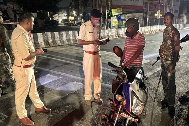 रांची पुलिस का व्यापक चेकिंग अभियान, 15 से अधिक स्थानों पर वाहनों और संदिग्धों की हुई जांच