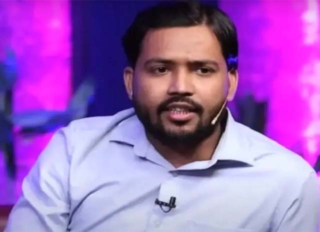 सरेंडर करने सिविल कोर्ट पहुंचे खान सर, जानिए पूरा मामला