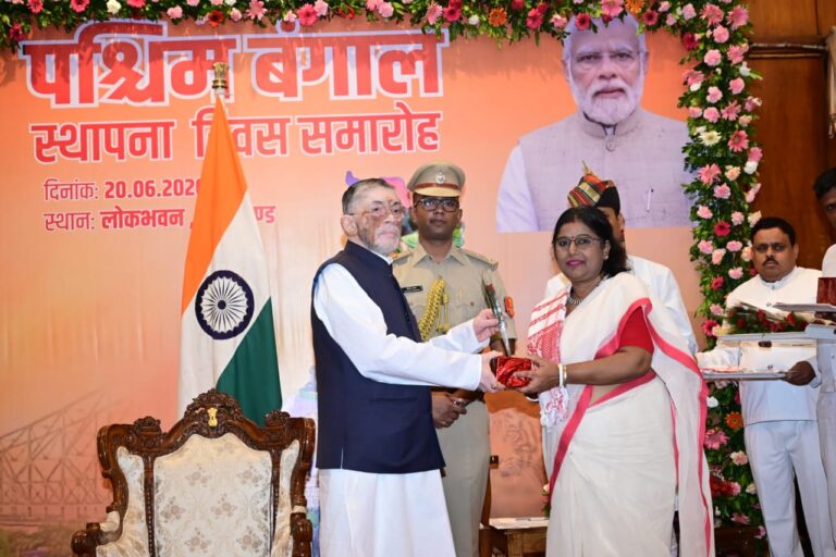 बंगाल ने राष्ट्र निर्माण में ऐतिहासिक योगदान दिया : राज्यपाल