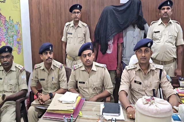बंद घर में चल रहा था नशे का कारोबार, 1.6 किलो गांजा व 25 ग्राम ब्राउन शुगर के साथ दो गिरफ्तार