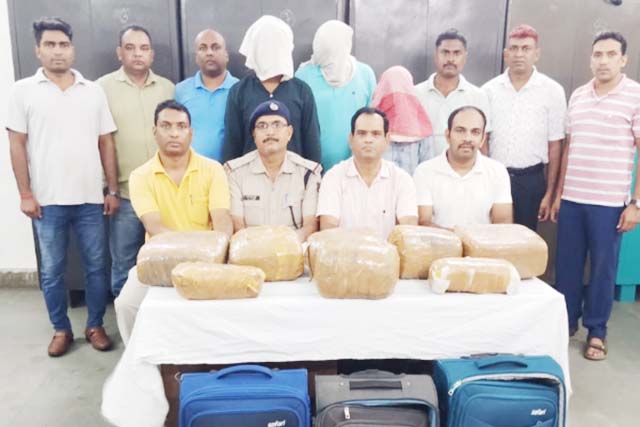 टाटानगर स्टेशन पर 34.7 किलो गांजा के साथ तीन तस्कर गिरफ्तार