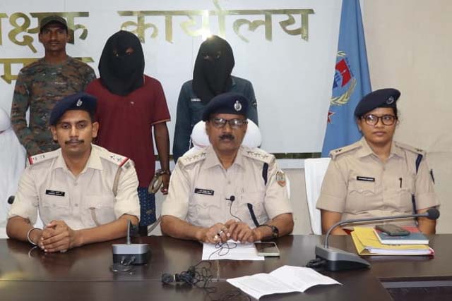 दुमका में लुटेरा गिरोह के दो गिरफ्तार, चांदी के जेवर बरामद