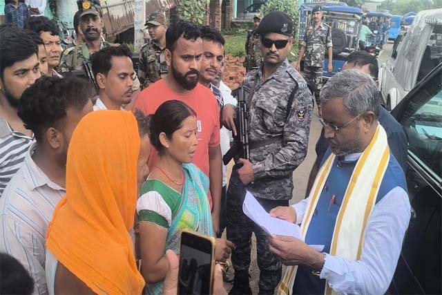 ट्यूमर पीड़ित 8 वर्षीय जीत के इलाज के लिए बाबूलाल मरांडी से लगाई मदद की गुहार