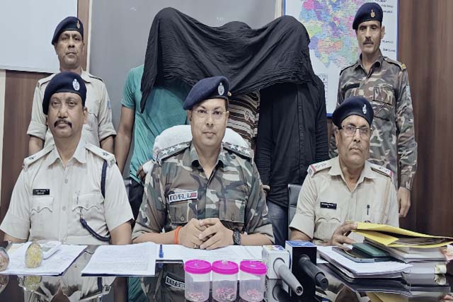 श्रावणी मेला से पहले चेन स्नैचिंग गैंग पर पुलिस का शिकंजा, तीन आरोपी गिरफ्तार