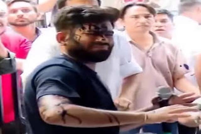 सीजेपी प्रमुख अभिजीत दीपके पर एक महिला ने फेंकी स्याही