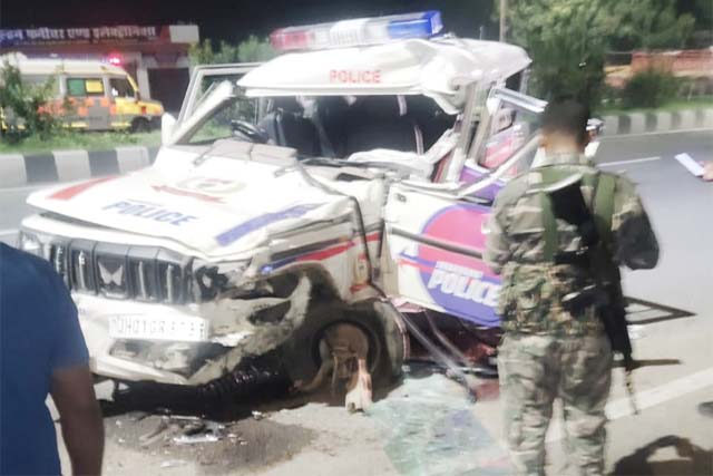 धनबाद : पुलिस वाहन दुर्घटनाग्रस्त, एक जवान की मौत, तीन जवान घायल
