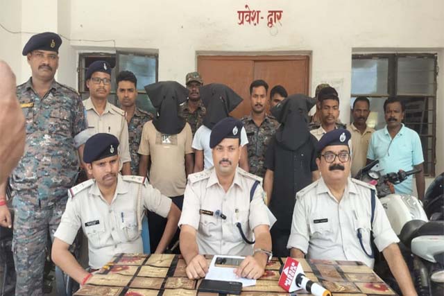देवघर पुलिस ने वाहन चोर गिरोह के तीन सदस्यों को किया गिरफ्तार, चोरी की नौ बाइक बरामद