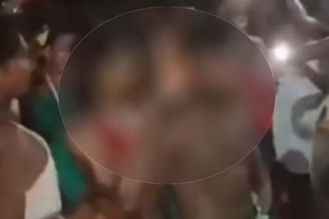 अमड़ापाड़ा में इंसानियत शर्मसार : प्रेम संबंध के शक में विवाहिता और युवक को अर्धनग्न कर गांव में घुमाया