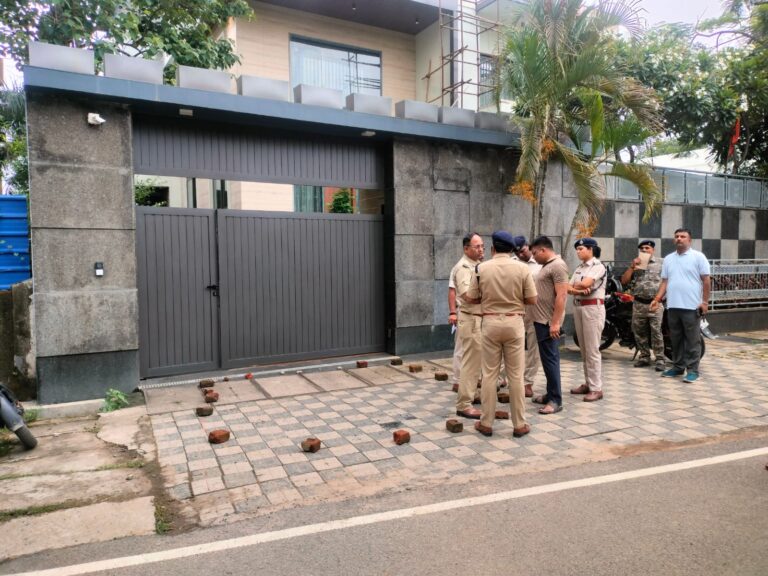 खुद के एके-47 से बॉडीगार्ड को लगी गोली, चोर पकड़ने के दौरान हुआ हादसा