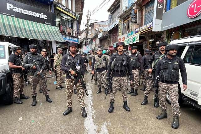 अनंतनाग हमले में पुलिसकर्मी की हत्या के बाद पूरे कश्मीर में हाई अलर्ट