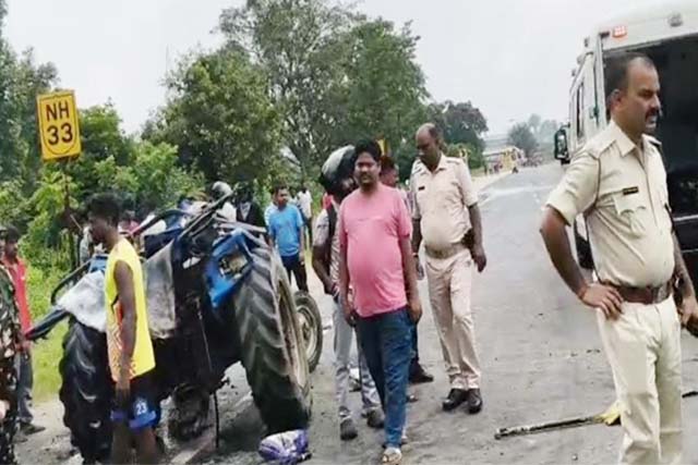 कंटेनर ने सड़क निर्माण में जुटे मजदूरों को मारी टक्कर, दो की मौत