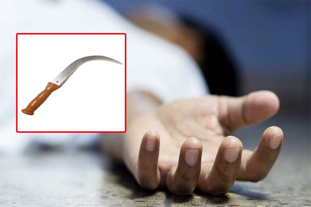 हंसुआ फेंकने के दौरान 12 वर्षीय बच्चे के गले में घुसा, मौके पर मौत