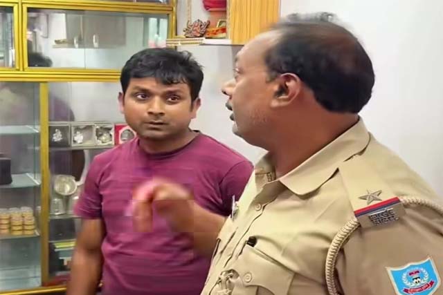 ज्वेलरी दुकान का ताला तोड़कर लाखों की चोरी, सीसीटीवी में कैद हुई वारदात