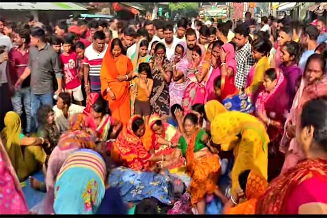 अज्ञात वाहन की टक्कर से युवक की मौत, आक्रोशित ग्रामीणों ने किया सड़क जाम