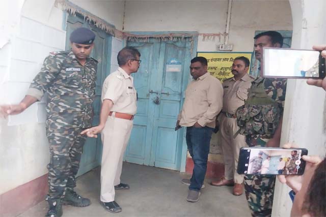 नोनीहाट डाक बंगला में फंदे से लटका मिला विधायक का रसोइया, भाजपा विधायक देवेंद्र कुंवर समेत 9 पर हत्या की प्राथमिकी